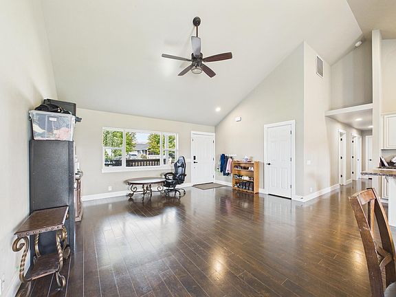 3rd image of 315 Greenfield Way