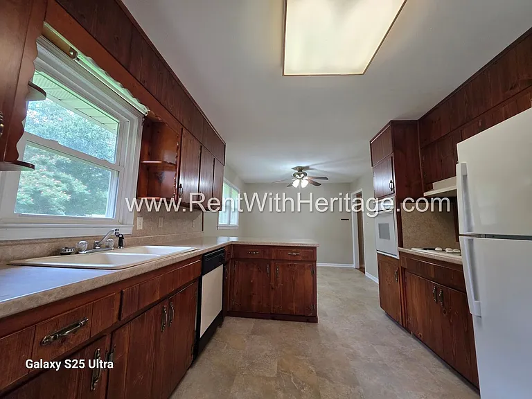6266 Melrose St — Photo 13