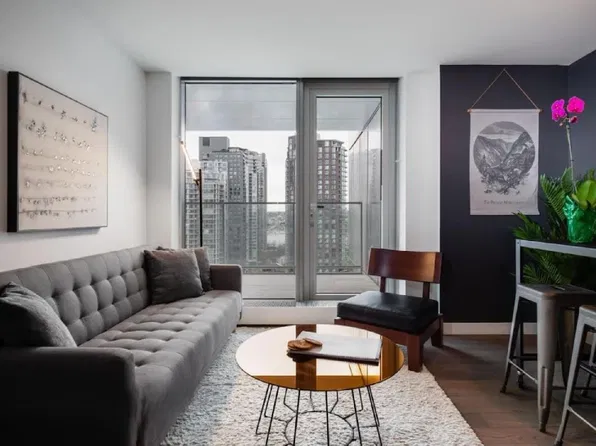 1480 Howe St #1901, Vancouver, BC V6Z 0G5