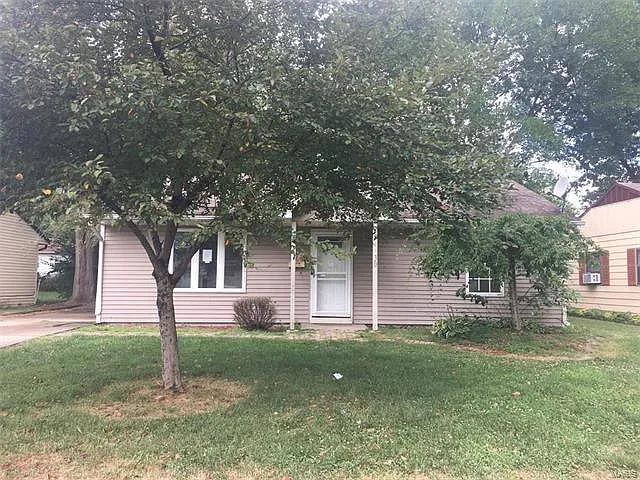 1130 Dawn Dr photo 1