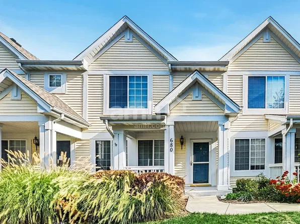 680 Lincoln Station Dr, Oswego, IL 60543