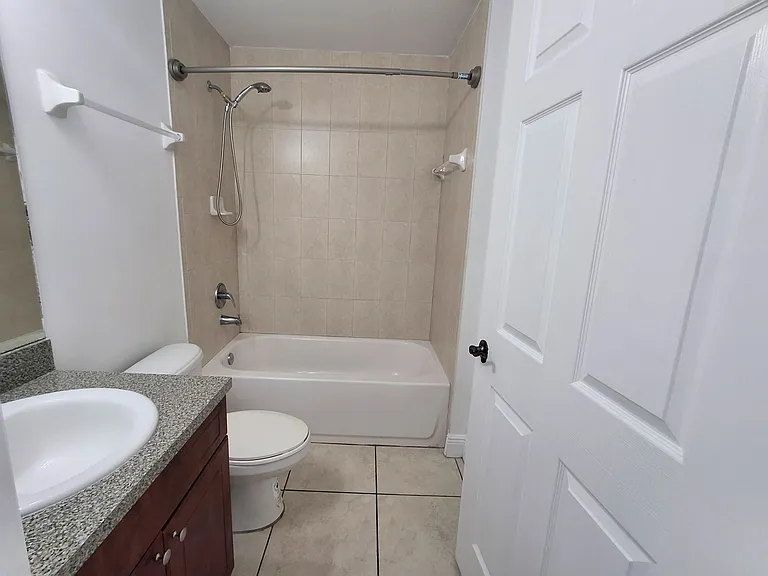2421 W 78th St #104 — Photo 11