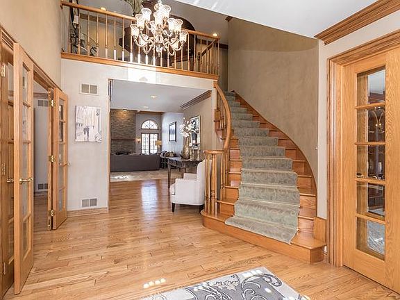 2nd image of 29W240 Shagbark Dr