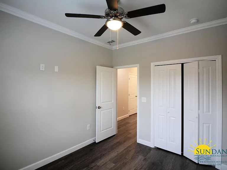 1813 Stable Ln — Photo 12