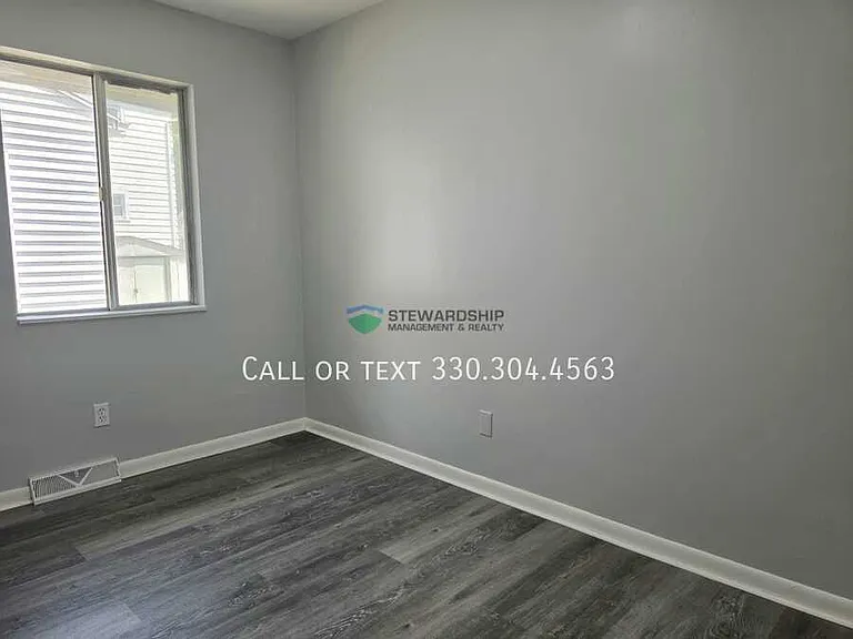 2555 Edwin Ave #2555 — Photo 7