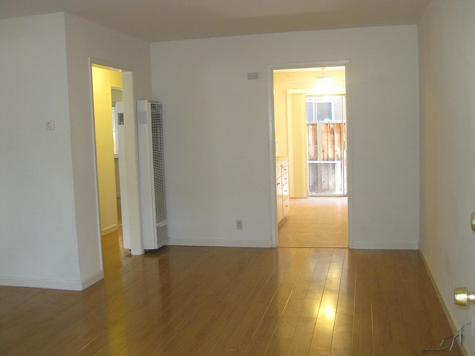 1st image of 976 College Dr APT 2