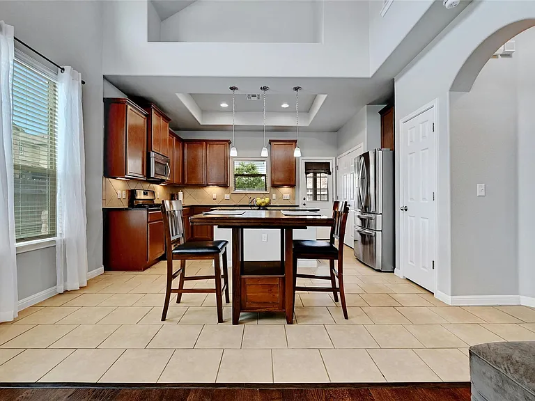 912 Sleepy Dell Ln — Photo 7