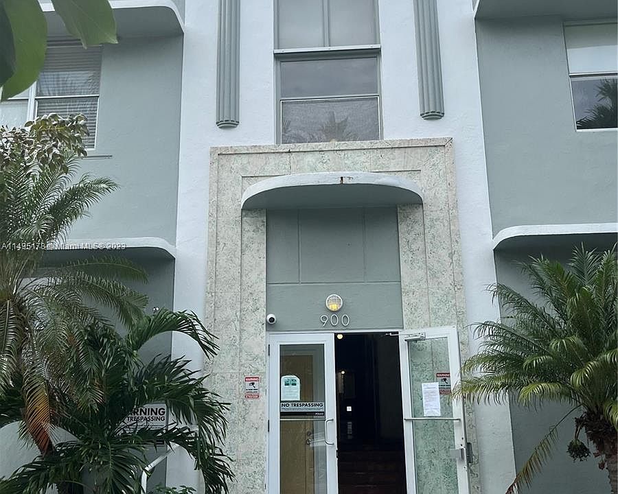1st image of 900 Jefferson Ave APT 1