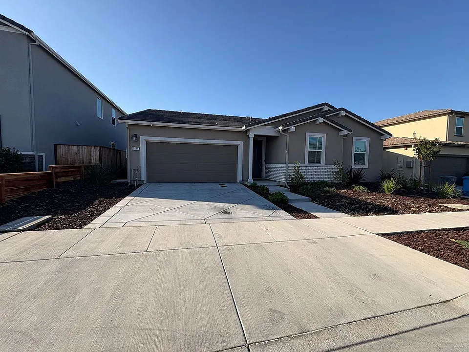 1831 Lilac Ct