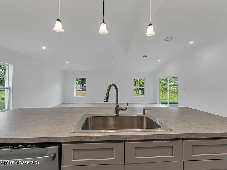 2310 Madrid Ave SE — Photo 9