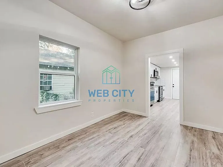 2826 Casey St — Photo 5