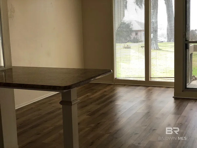 1009 Seacliff Dr N — Photo 11