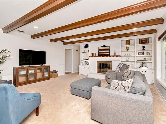 4th image of 600 Burlington Ct