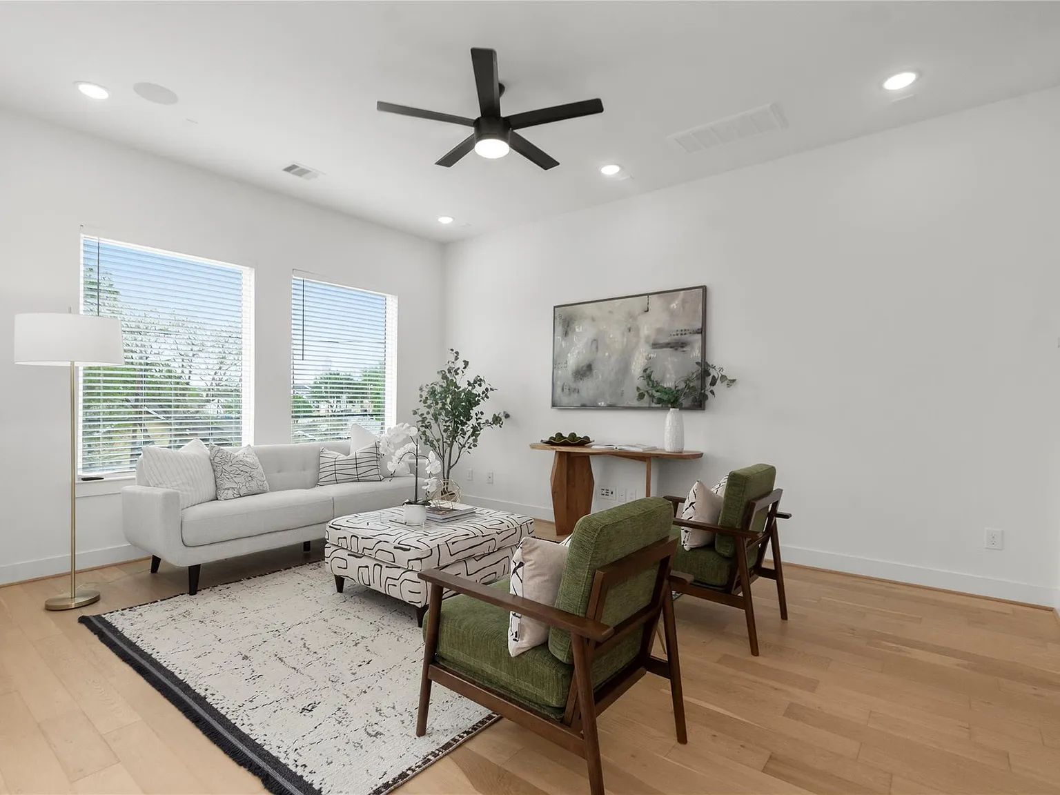 3 bed, 3.5 bath, 1720 sqft, $2,700 — Photo 3