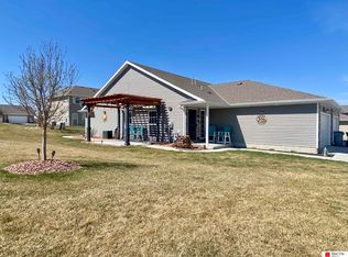 8335 Broken Ridge Dr, Lincoln, NE 68526