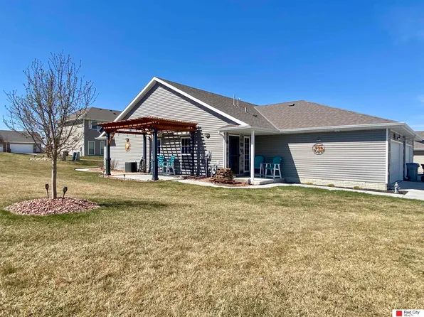 8335 Broken Ridge Dr, Lincoln, NE 68526