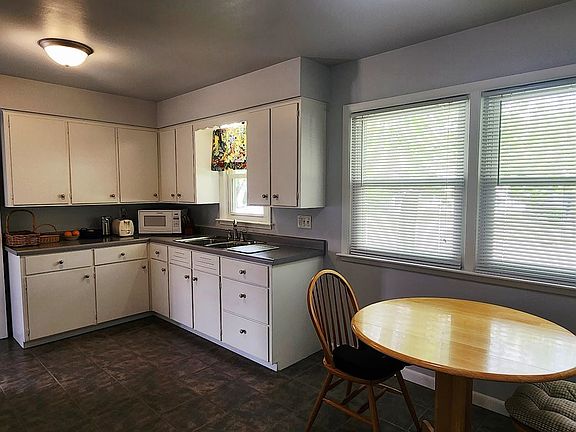 3rd image of 386 18th St