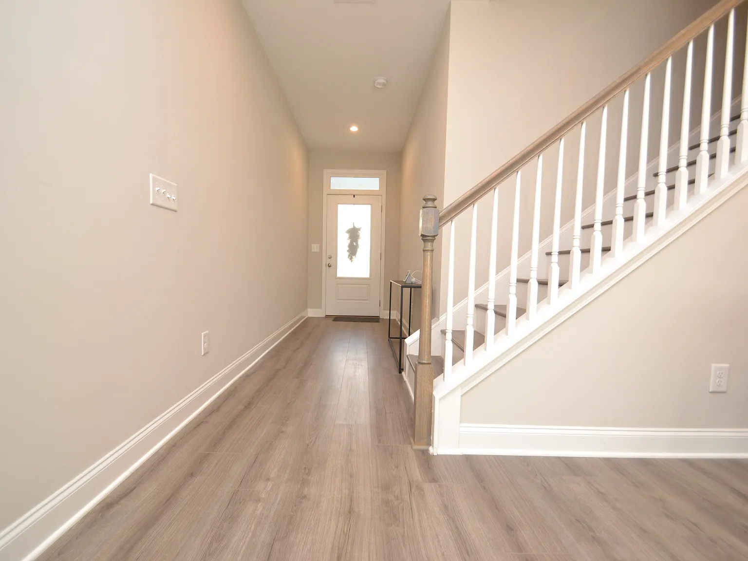 Luxurious Townhome Available — Photo 3