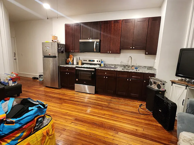 324 S 43rd St #2R — Photo 5