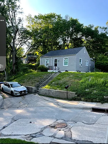 476 Houston Ave Photo 1