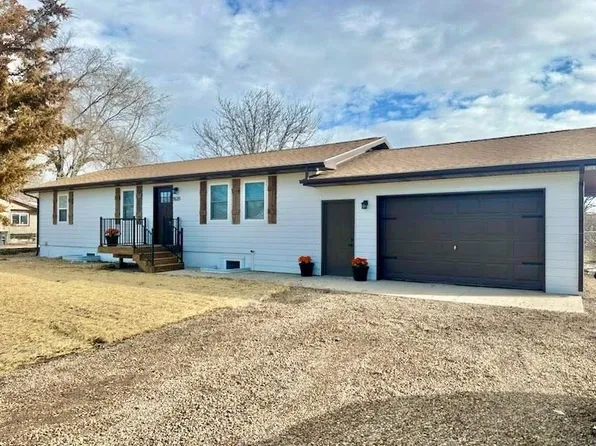 1820 Sweetbriar St, Rapid City, SD 57703
