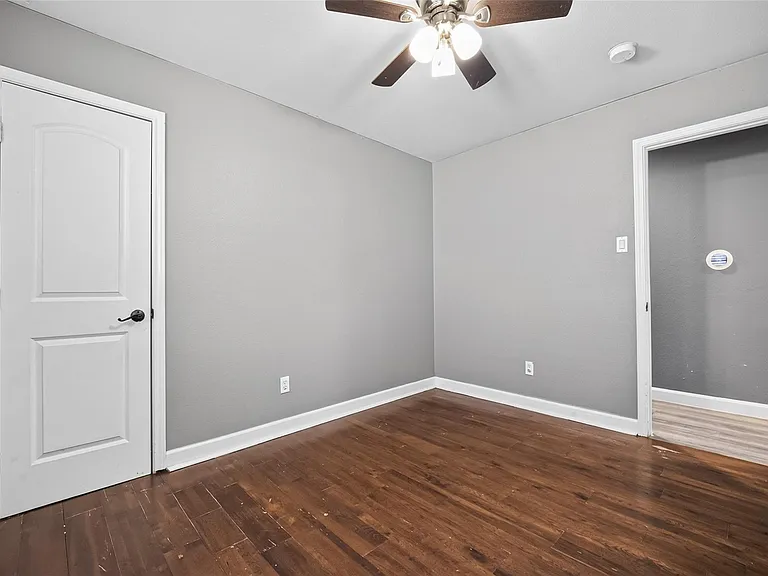7713 Yoe St — Photo 32