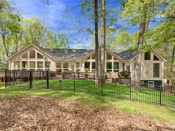 320 Nicklaus Rd, Westminster, SC 29693