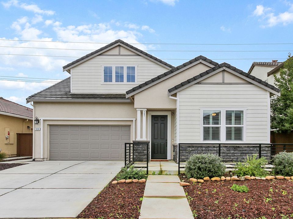 1st image of 1824 Estrada Dr