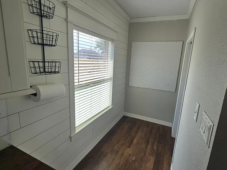 414 Manor Ave — Photo 18