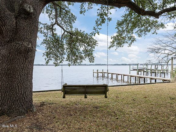 4th image of 1800 River Drive