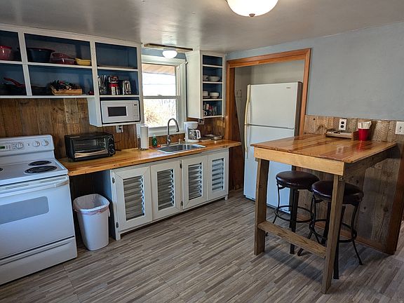 2nd image of 121 E Crawford St #2