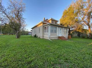 18 E Main St, Warner City, SD 57479