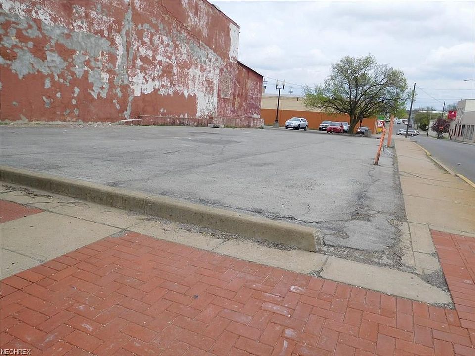 1st image of 184 S Broadway Ave