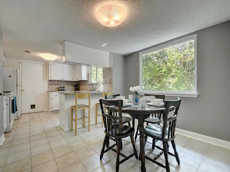 8421 Spring Valley Dr — Photo 6