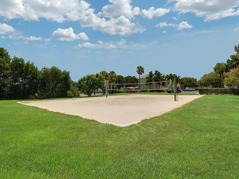 136 Pompano Dr SE #D — Photo 33