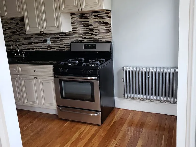 176 Lafayette St — Photo 2