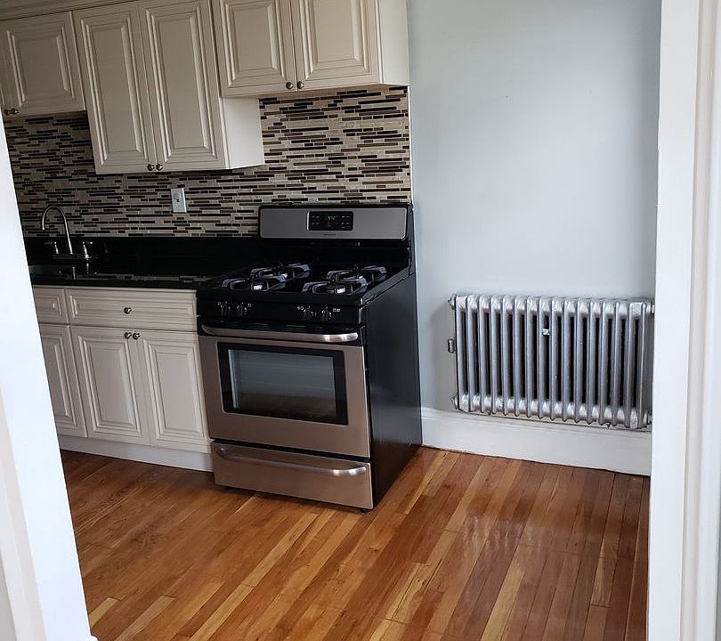 2nd image of 176 Lafayette St APT 1