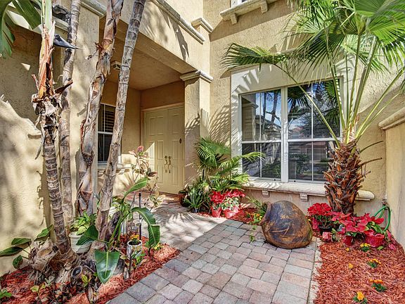 3rd image of 5307 Victoria Cir