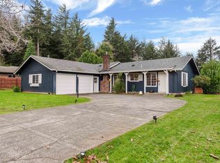 885 Oakway Dr, Coos Bay, OR 97420