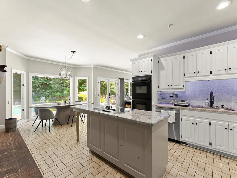 5785 Northside Dr — Photo 19