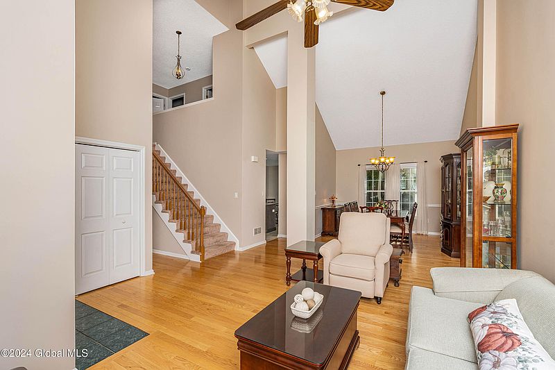 4th image of 49 Ridgefield Drive