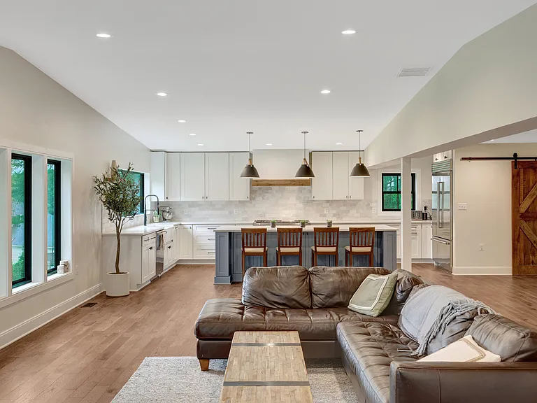 10904 Belgravia Ct — Photo 4