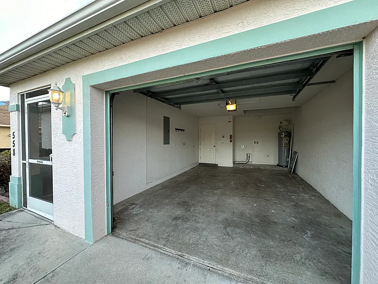 558 SE 5th Ave — Photo 17