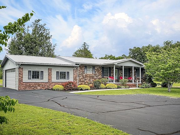 3rd image of 960 Country Club Rd