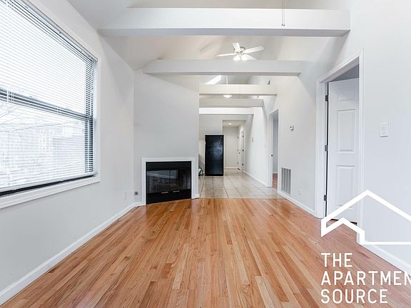 3rd image of 1612 N Sedgwick St APT 2R