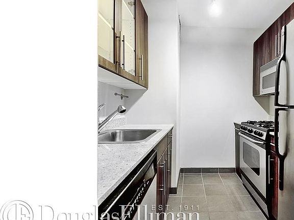 2nd image of 82 Beaver St APT 1402