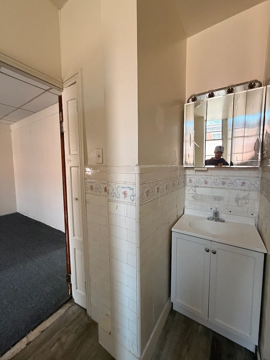 Building Photo - 2018 Wallace St #2F