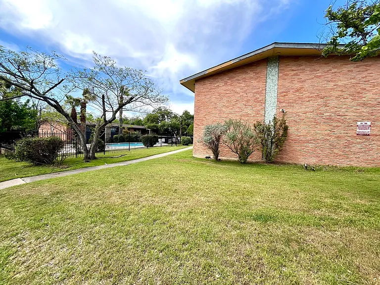 3304 Red River St — Photo 18