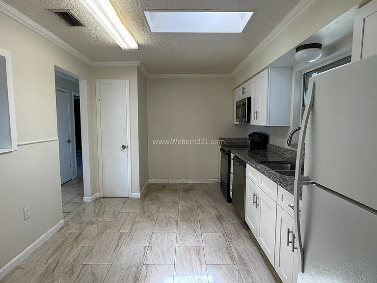 230 Clearbrook Ter NE — Photo 5