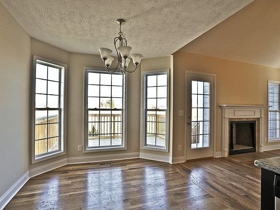 3rd image of 2194 Fairfax Dr